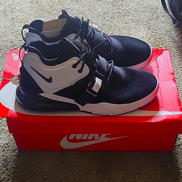 Nike Air Force 270 - Picture 1 of 5